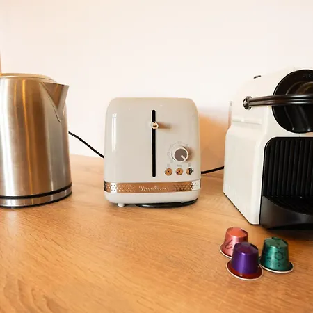 Chateau De Rosay - View & Gardens